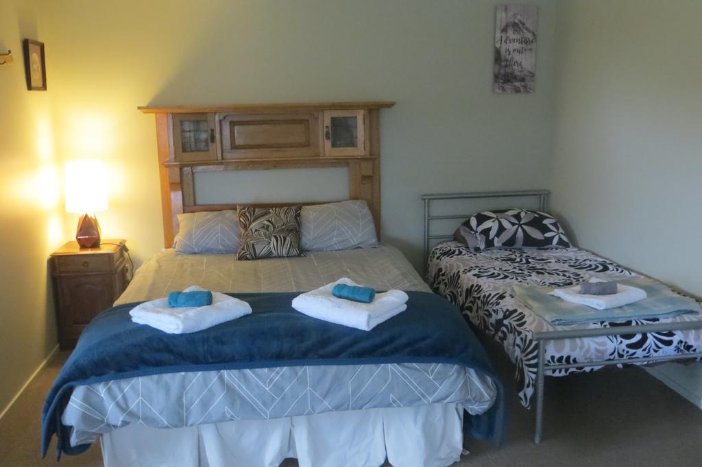 Koru Beachfront Holiday Cabins & Hot Tub Barrytown Eksteriør billede