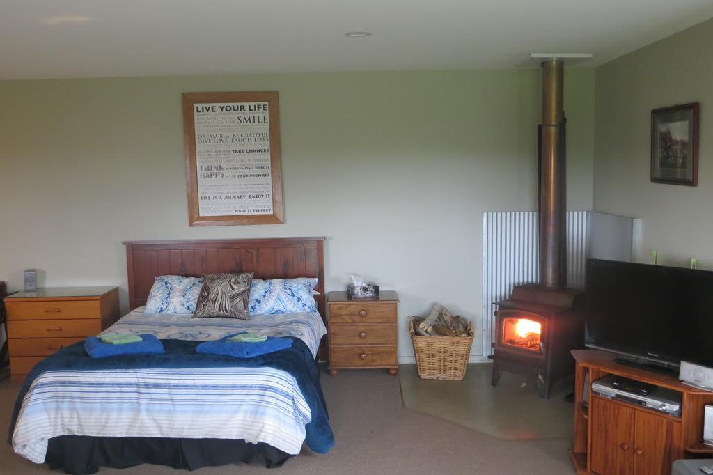 Koru Beachfront Holiday Cabins & Hot Tub Barrytown Eksteriør billede